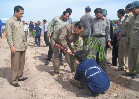 Ngai Chan Sarun Bo truong Bo Nong lam ngu nghiep CPC trong cay cao su ngay ra quan trong moi nam 2010