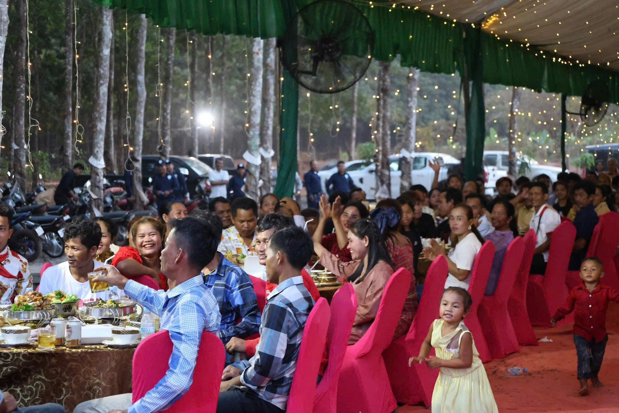 Đẩy mạnh công tác thu tuyển và chăm lo đời sống công nhân 5 Lien hoan